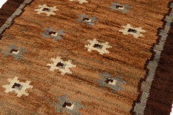 Matta, rya, ca 305 x 209 cm, signerad AK - EJ.