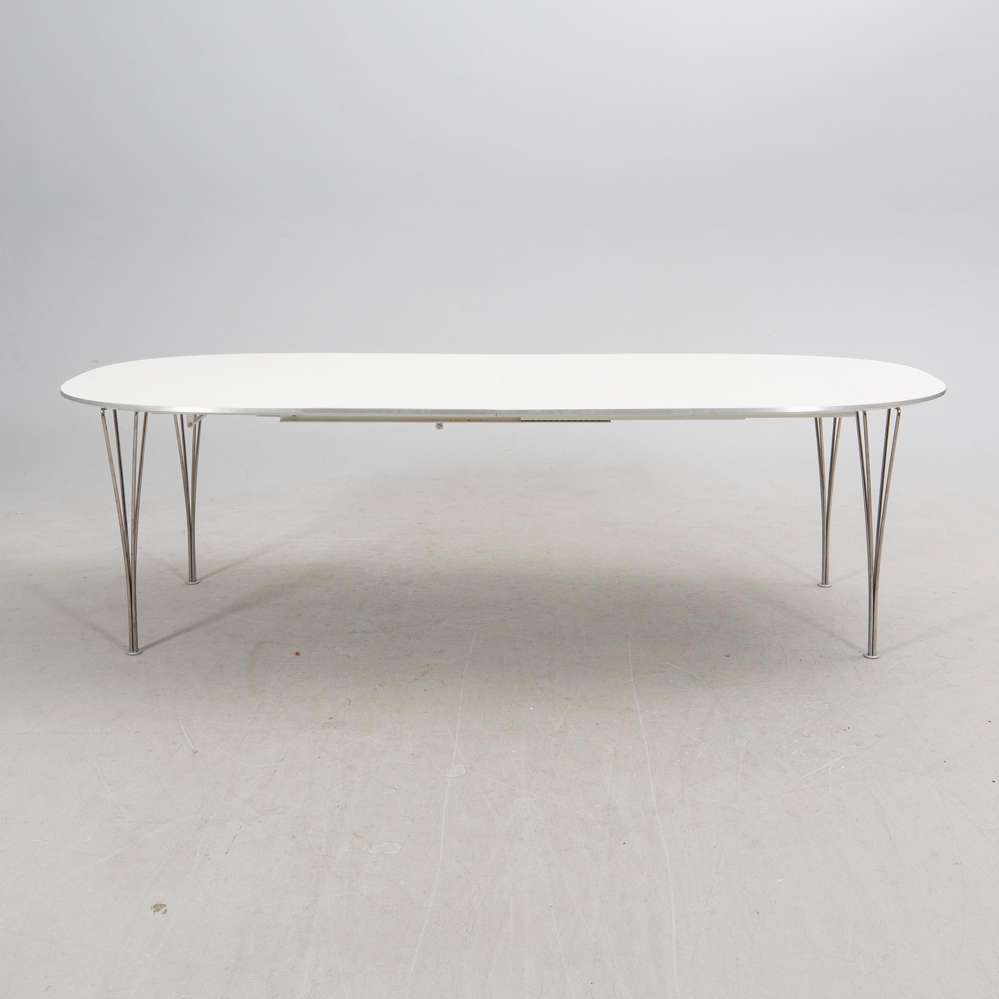 Bruno Mathsson & Piet Hein matbord "Superelips" för Fritz Hansen.