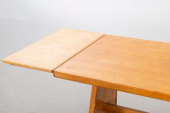 A Carl Malmsten 1930/40:s pine dining table for Svensk Furu.