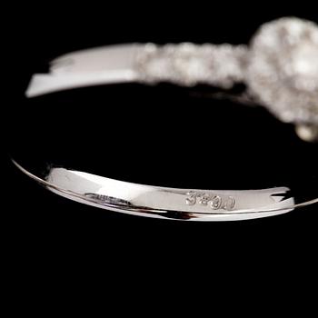 RING, 18k vitguld med fasettslipad tanzanit, 3.80 ct samt briljantslipade diamanter, 0.49 ct. Vikt 4,5 g.