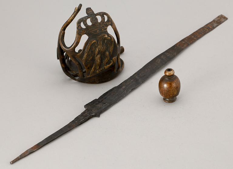 DELAR TILL VÄRJA, mässing och järn, 3 st, 1700-tal.