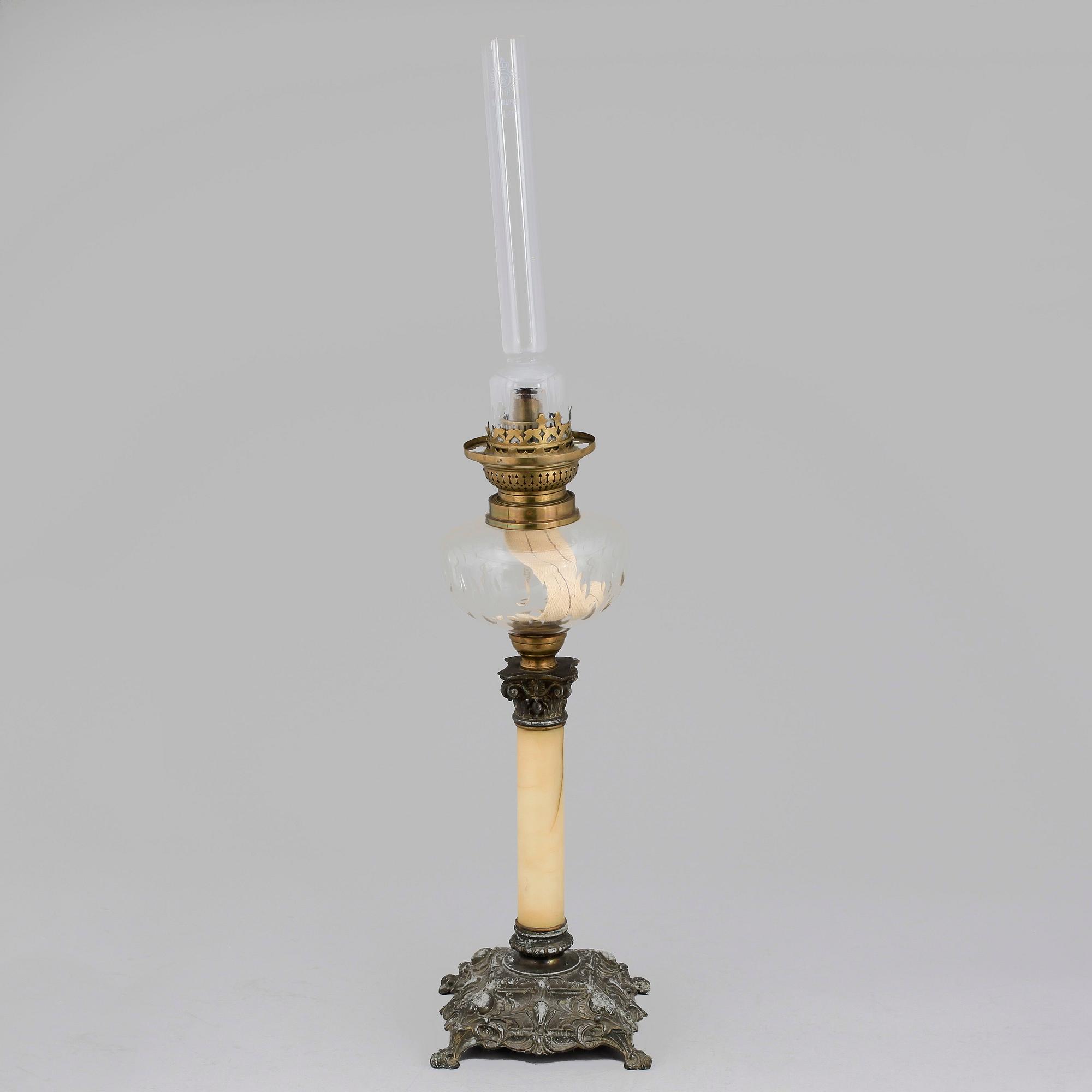 FOTOGENLAMPA, nyrenässans, 1800-tal.