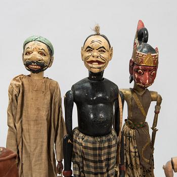 18 Indonesian 'Wayang golek' puppets / marionettes, circa 1900.