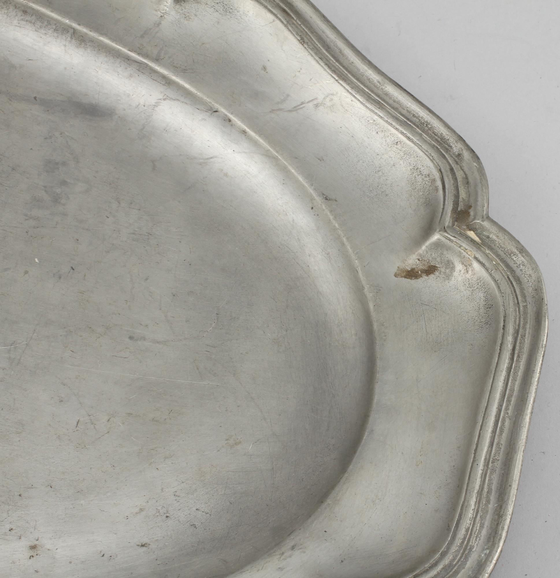 UPPLÄGGNINGSFAT, tenn, rokokostil, 1800-tal.