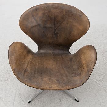 Arne Jacobsen, fåtöljer, ett par, "Svanen", Fritz Hansen, Danmark, 1963.