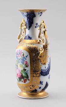 VAS, porslin, senempire, 1800-talets mitt.