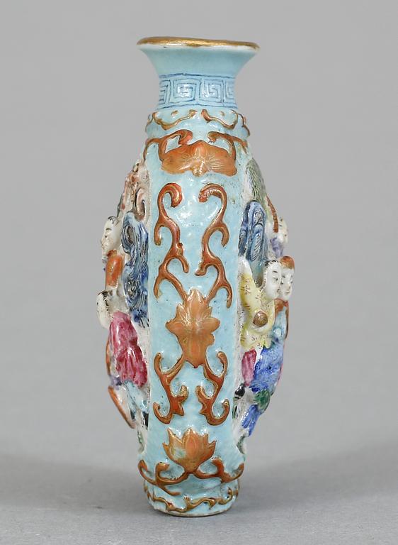 SNUSFLASKA, porslin, Kina omkring 1900.