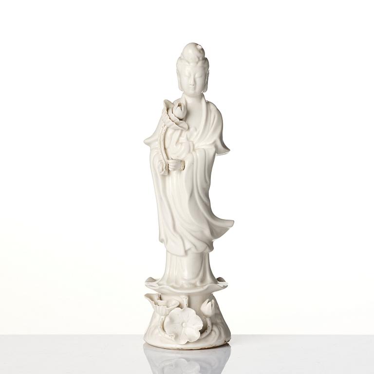 A blanc de Chine figure of a Guanyin, late Qing dynasty, 19th century.