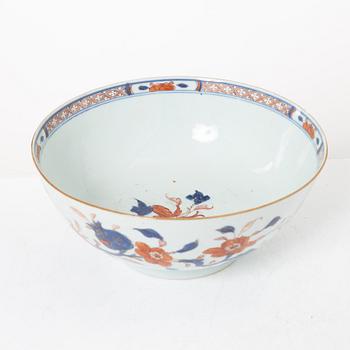 A porcelain bowl, China, Qing dynasty, Qianlong, 1736-95.