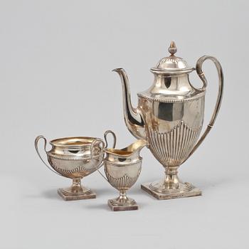 KAFFESERVIS, 3 delar, silver, empirestil, delvis Swenson & Luhr, Göteborg, omkring sekelskiftet 1900, total vikt 1020 g.