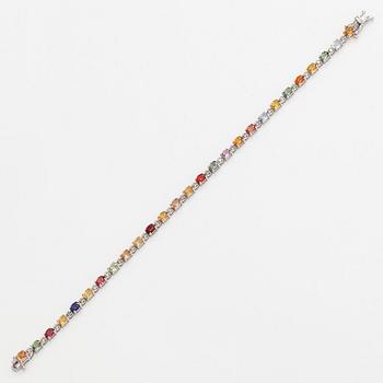 Armband, 18K vitguld med multifärgade safirer och diamanter.