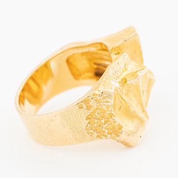 Björn Weckström, Ring, “Turmalinbro”, 18K gold and tourmaline. Lapponia.
