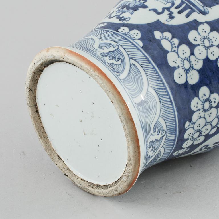 BORDSLAMPA, porslin, Kina, 1900-tal.