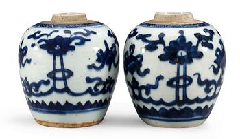 180. A pair of blue and white tea caddies, Qing dynasty Qianlong (1736-95).