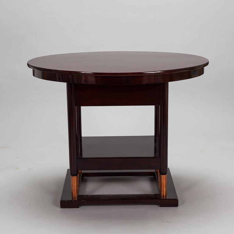 Bernhard Häkli, An oval table and two flower pedestals, Vihdin Puuseppäin Huonekaluliike 1911.