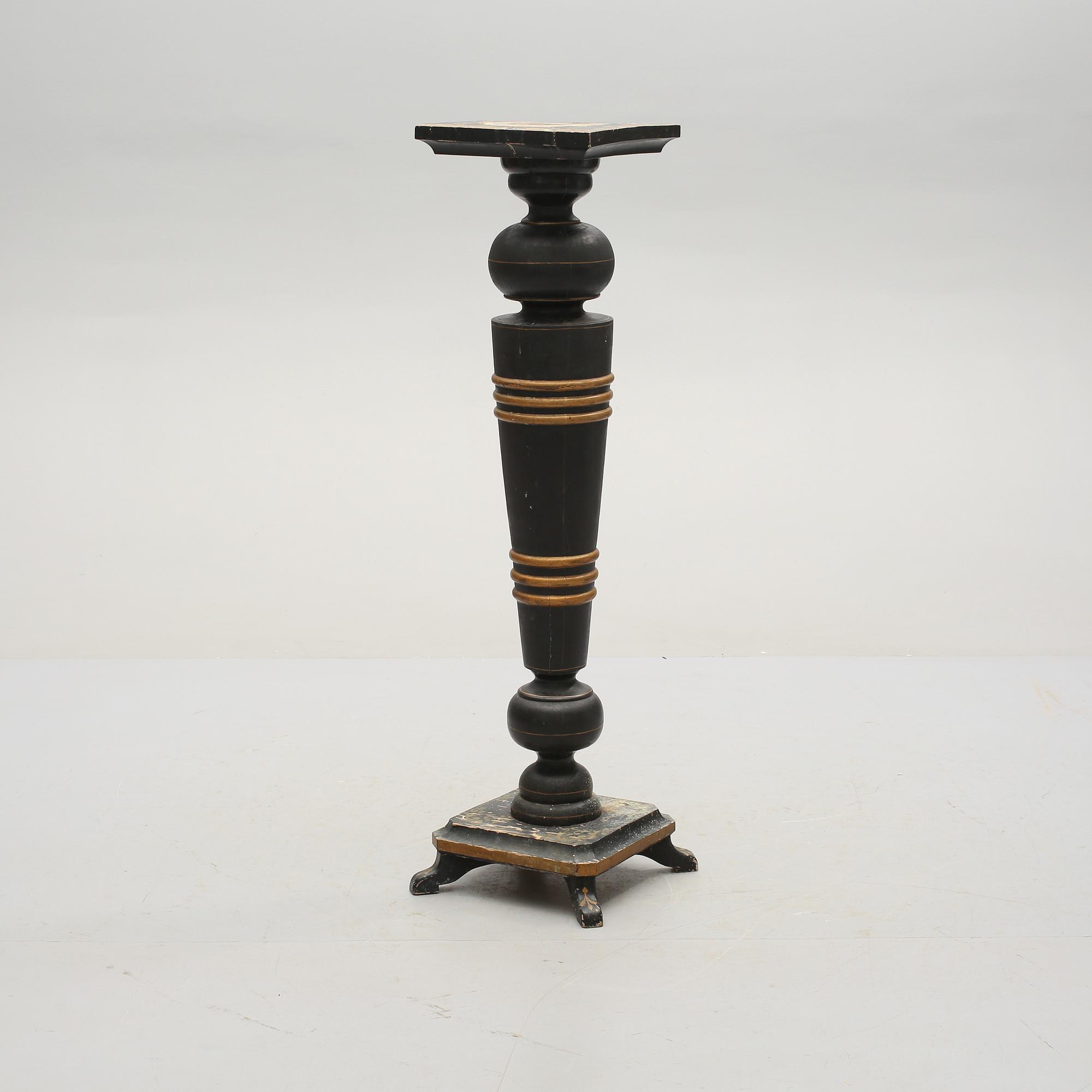 PIEDESTAL, sent 1800-tal.