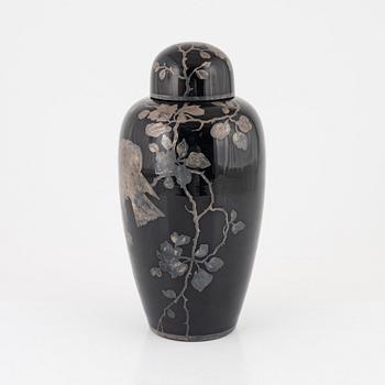 A Japanese urn with cover, 19th century.