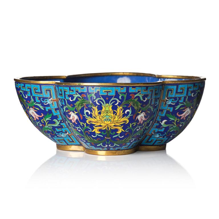 A quatre-foil  'lotus' jardiniere, late Qing dynasty.