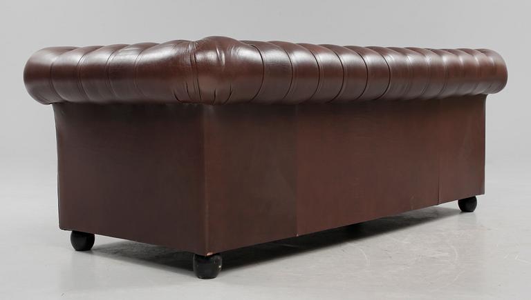 SOFFA, Chesterfield-modell, 1900-talets andra hälft.