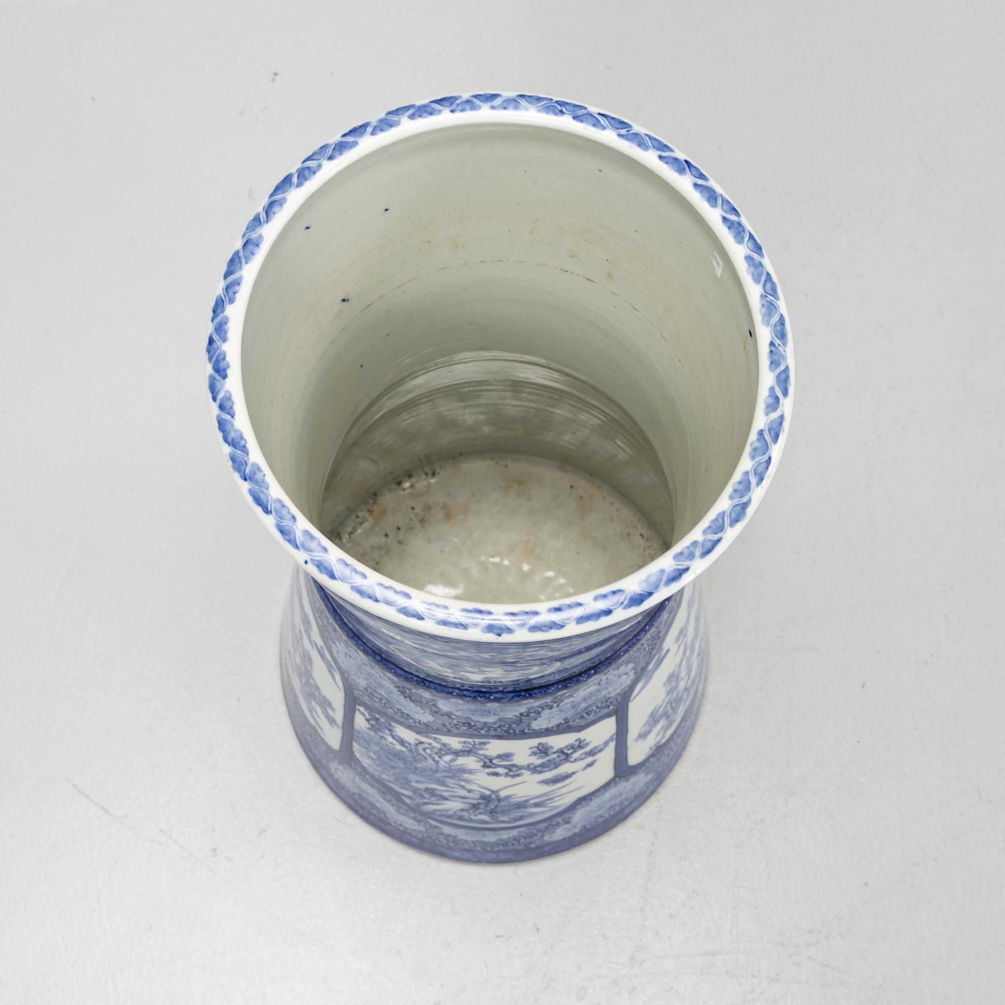 Vas, porslin, Japan, 1900-talets början.