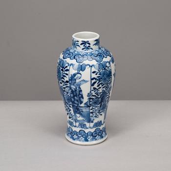 VAS, porslin, Kina 1900-talets första hälft.