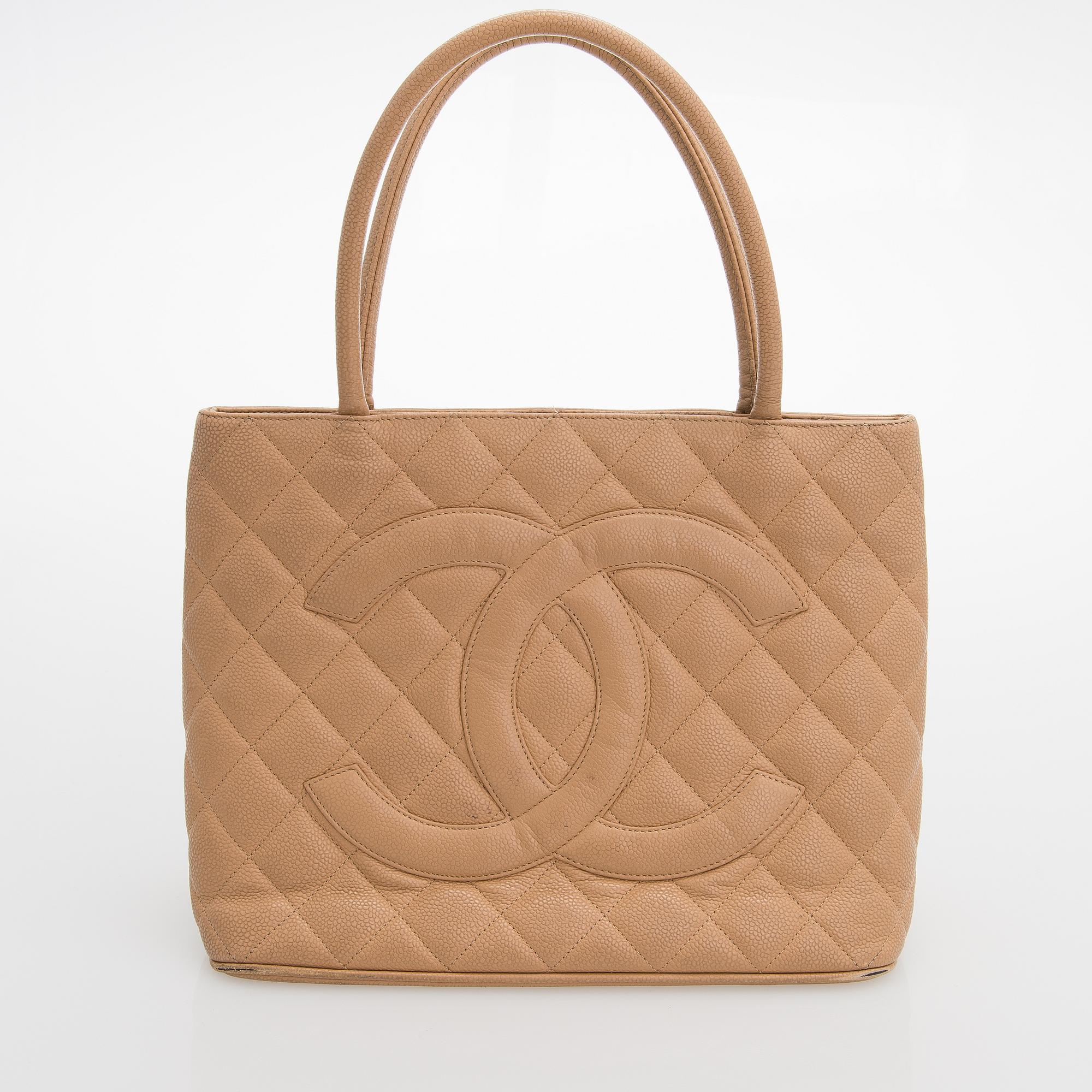 CHANEL bag 2000 2002. Bukowskis