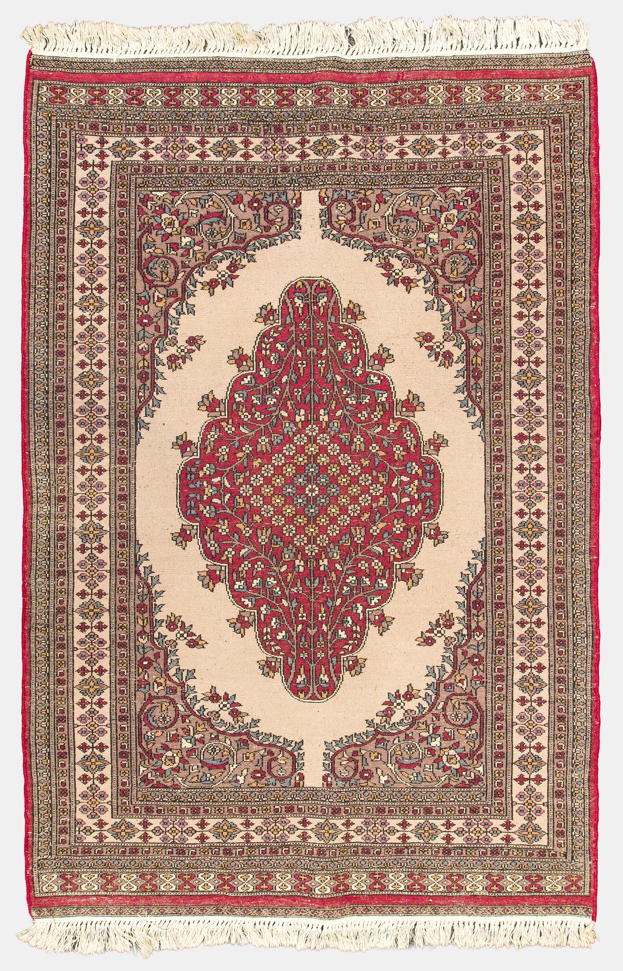 Matta, Täbriz, circa 124 x 185 cm.