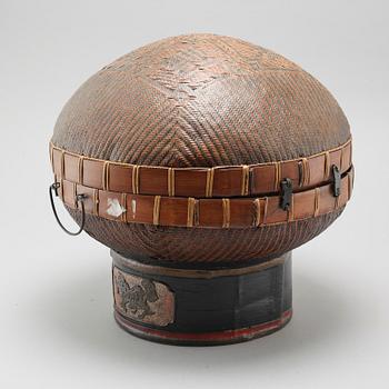 A chinese basket, early 20th century.