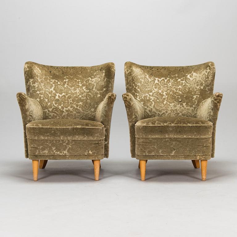 A pair of 1950s armchairs.
