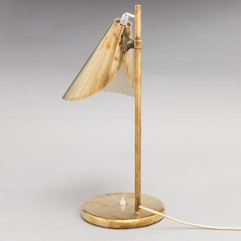 A mid-20th century table lamp.