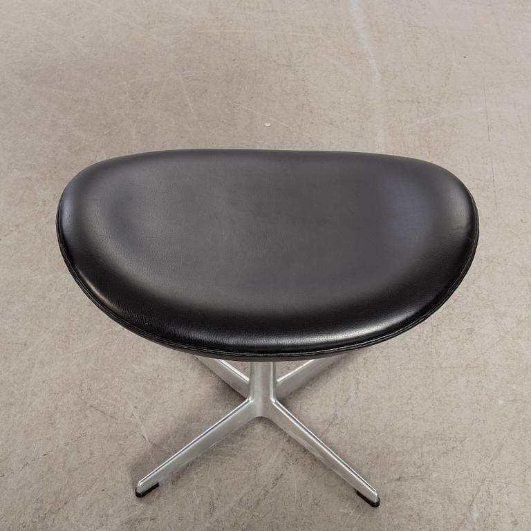 Arne Jacobsen, A 2001 arm chair "Egg chair" designed for Fritz Hansen, Denmark.