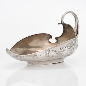 Kåsa, silver, 5:e Artellen, Moskva 1908-17. Längd 32 cm.