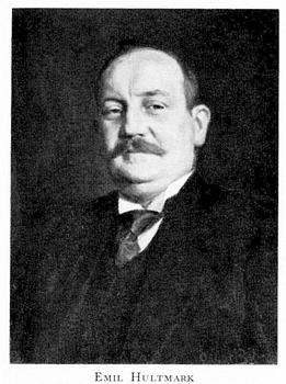 A blue and white moon shaped box with cover, Ming dynasty, Wanli (1572-1620).