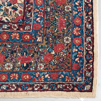 CARPET. Semi-antique Kerman.  295 x 240,5 cm.