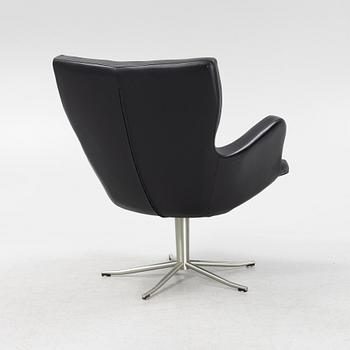 Jan Ekström, a "Gyro" lounge chair from Conform.