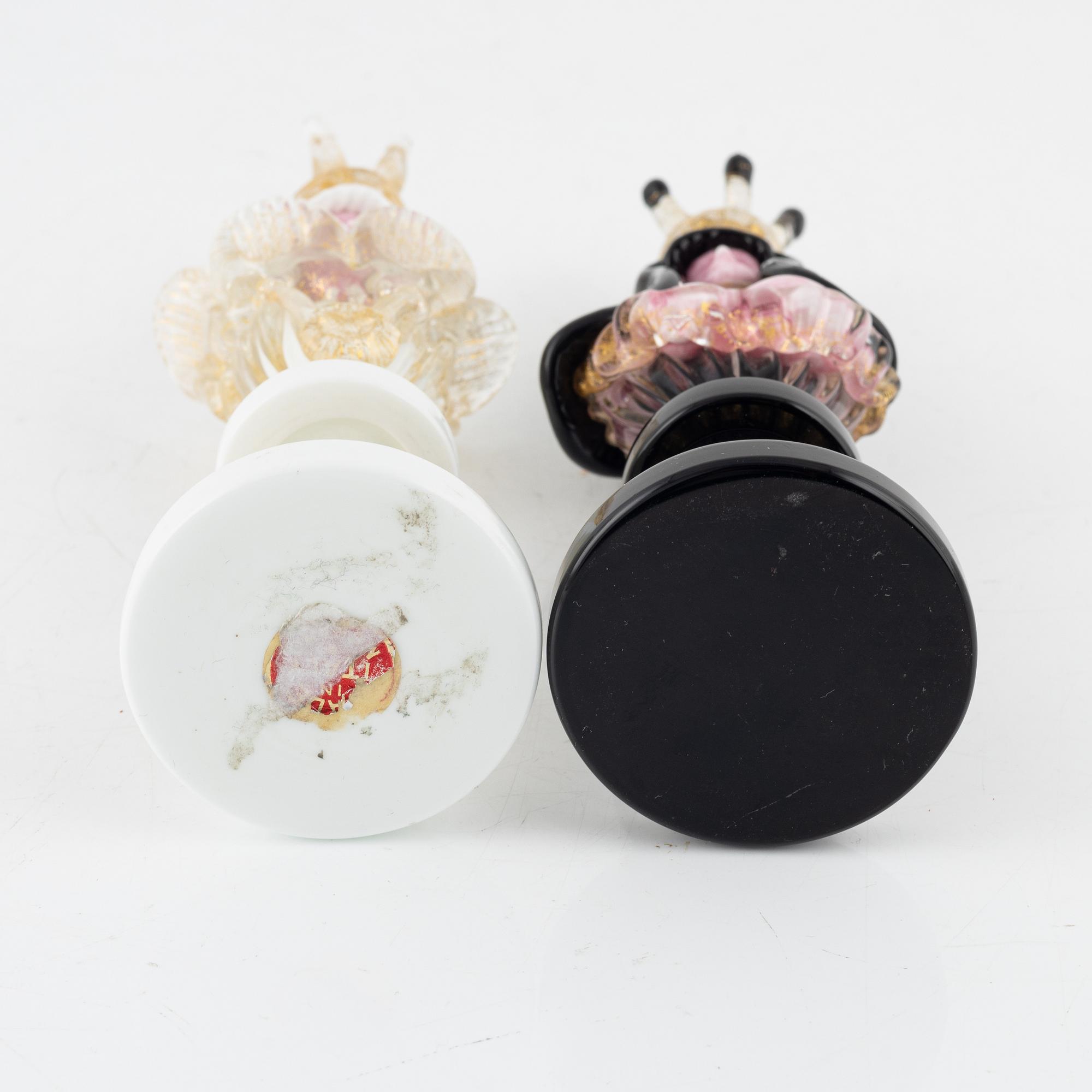 Schackpjäser, 2 st, glas, troligen Murano, Italien.