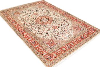 A Tabriz carpet, part silk, 50 raj, c. 304 x 204 cm.