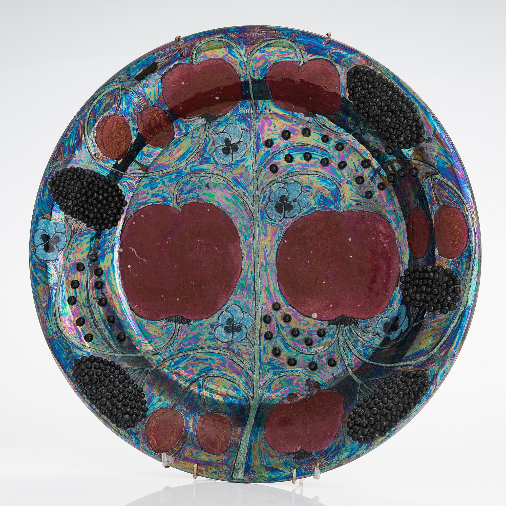 Birger Kaipiainen, a decorative ceramic plate signed Kaipiainen Arabia.
