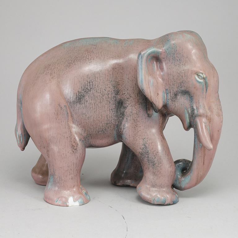 GUNNAR NYLUND, skulptur, stor elefant, Rörstrand 1900-talets mitt.