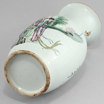 VAS, porslin, Kina, 1900-talets första hälft.