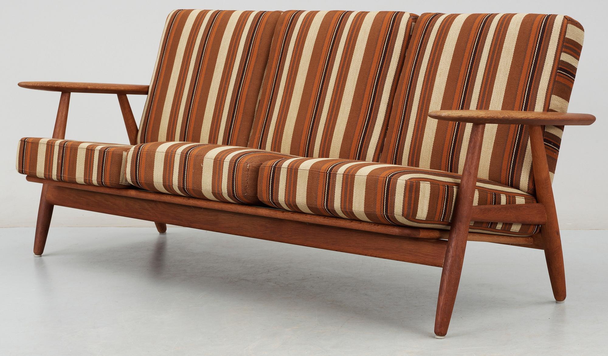 SOFFA, "Ge-240 / Cigarren", Hans J Wegner, Getama, Danmark, 1960-tal.