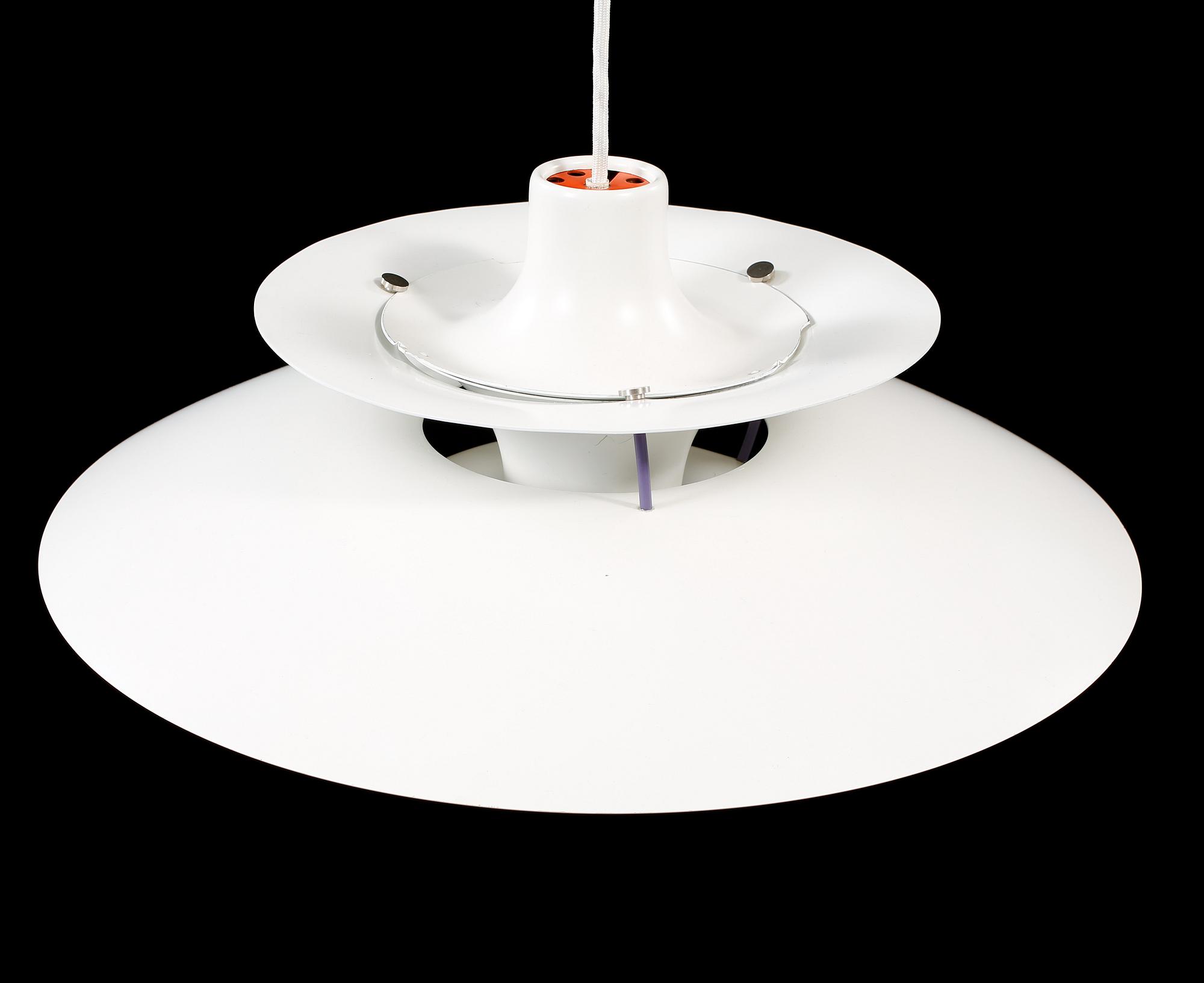 TAKLAMPA, "PH 5", Poul Henningsen för Louis Poulsen, 1900-talets fjärde kvartal. Höjd 25 cm.