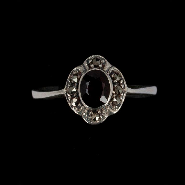 PARTI SMYCKEN, 5 st. silver, hematit, pyrit, granat, pärlor.