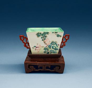 1502. A famille rose cup with two handles, Qing dynasty with Qianlong mark.