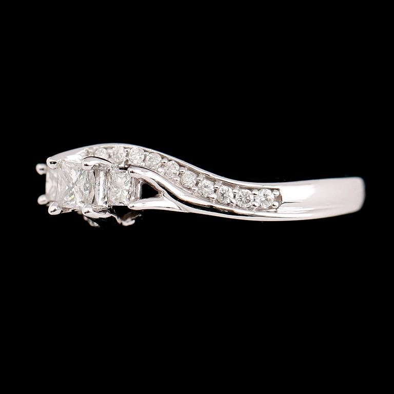 RING, 10 k guld, diamanter tot 0.50 ct.