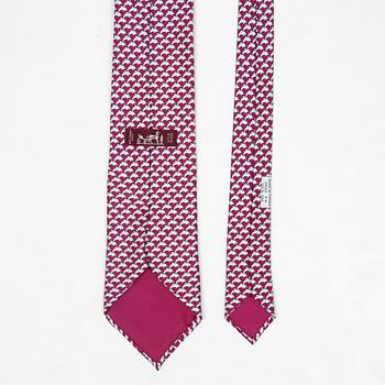 Hermès, a silk tie and two pocket squares.