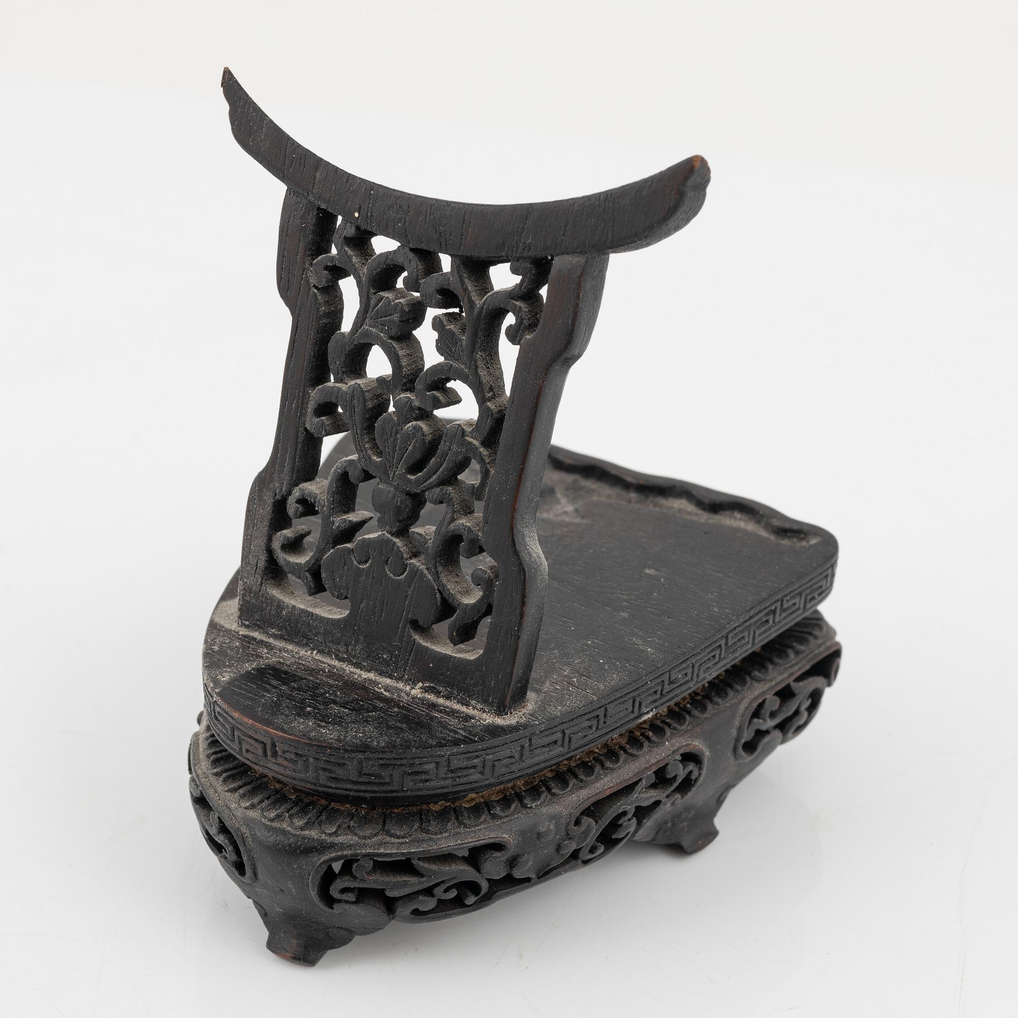 A famille rose 'Rockefeller-pattern' cup with stand, Qing dynasty, Qianlong (1736-95).