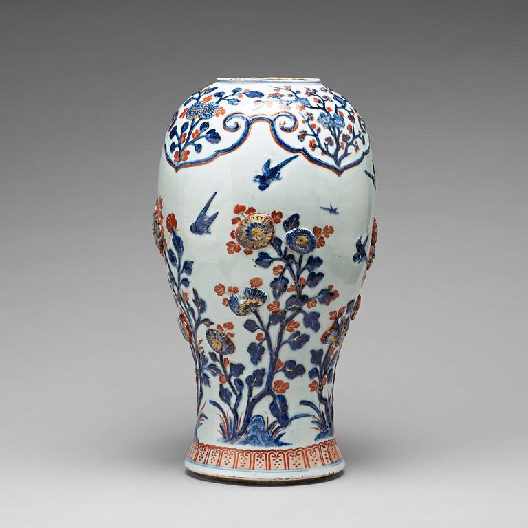 A large imari vase, Qing dynasty, Kangxi (1662-1722).