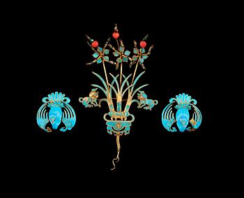 1278. A set of three kingfisher and gilt metal hair ornaments, Qing dynasty.