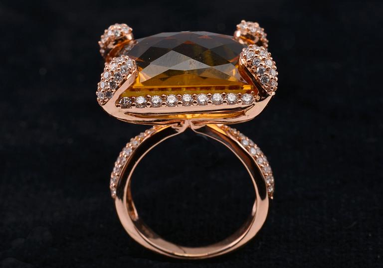 A RING, Brilliant cut dimonds c. 1.16 ct. Citrine c. 20 ct. Weight 13 g.